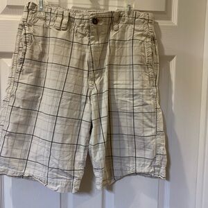 American Eagle Outfitters Beige Plaid Cargo Shorts